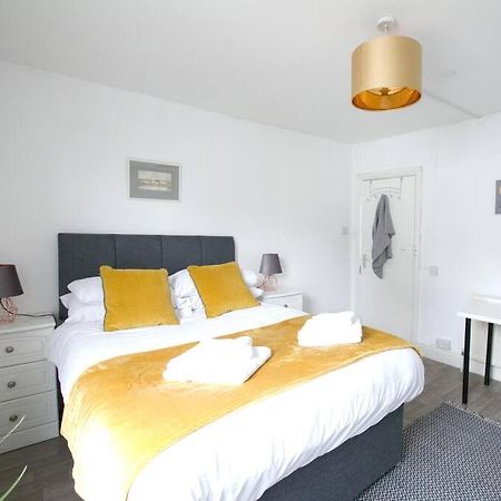City Centre 4 Bedroom House Γουίντσεστερ Εξωτερικό φωτογραφία