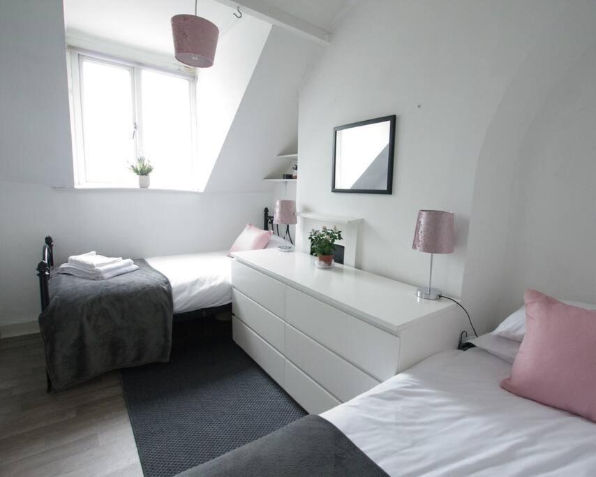 City Centre 4 Bedroom House Γουίντσεστερ Εξωτερικό φωτογραφία