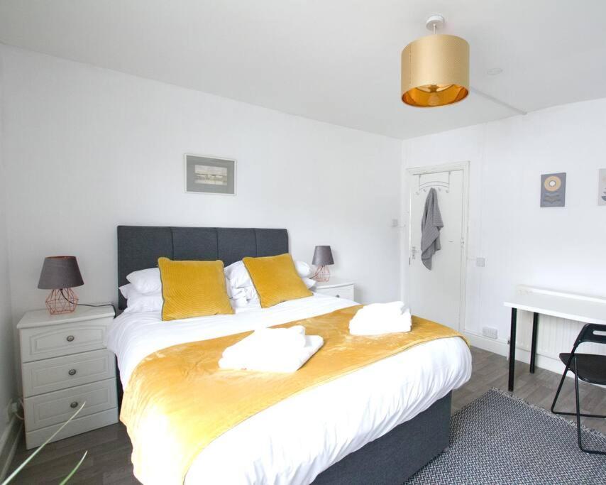 City Centre 4 Bedroom House Γουίντσεστερ Εξωτερικό φωτογραφία
