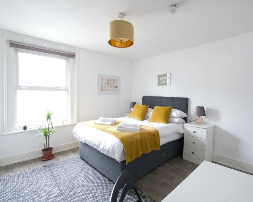City Centre 4 Bedroom House Γουίντσεστερ Εξωτερικό φωτογραφία