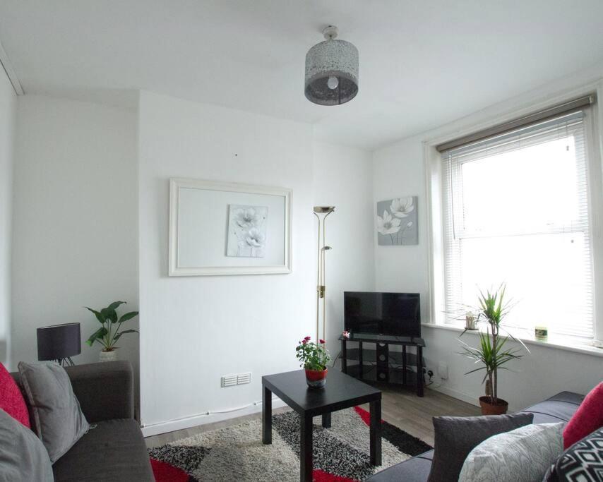 City Centre 4 Bedroom House Γουίντσεστερ Εξωτερικό φωτογραφία