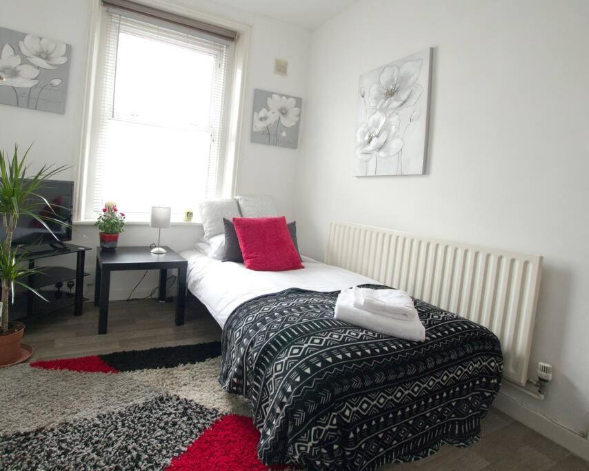 City Centre 4 Bedroom House Γουίντσεστερ Εξωτερικό φωτογραφία