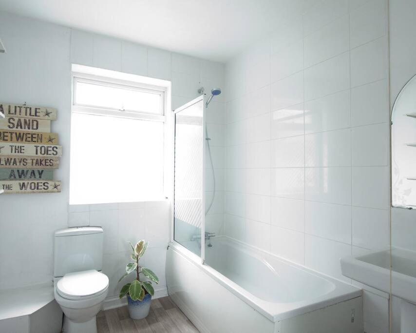 City Centre 4 Bedroom House Γουίντσεστερ Εξωτερικό φωτογραφία