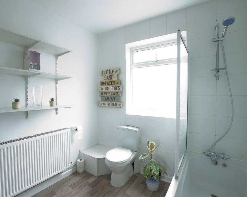 City Centre 4 Bedroom House Γουίντσεστερ Εξωτερικό φωτογραφία
