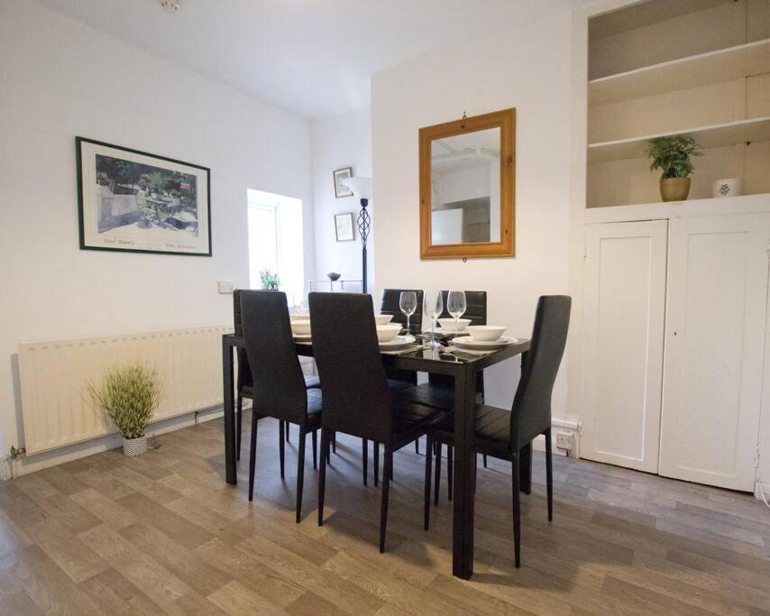 City Centre 4 Bedroom House Γουίντσεστερ Εξωτερικό φωτογραφία